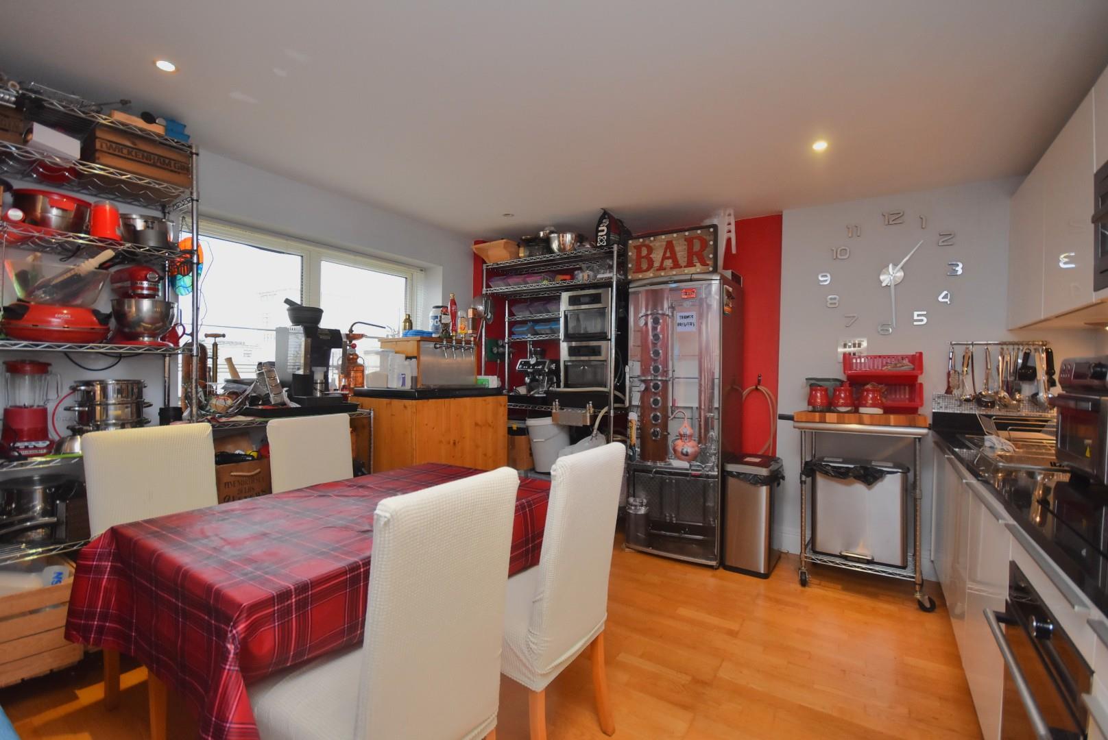 319 Woodlands, Hayes Point, Sully, CF64 5QF